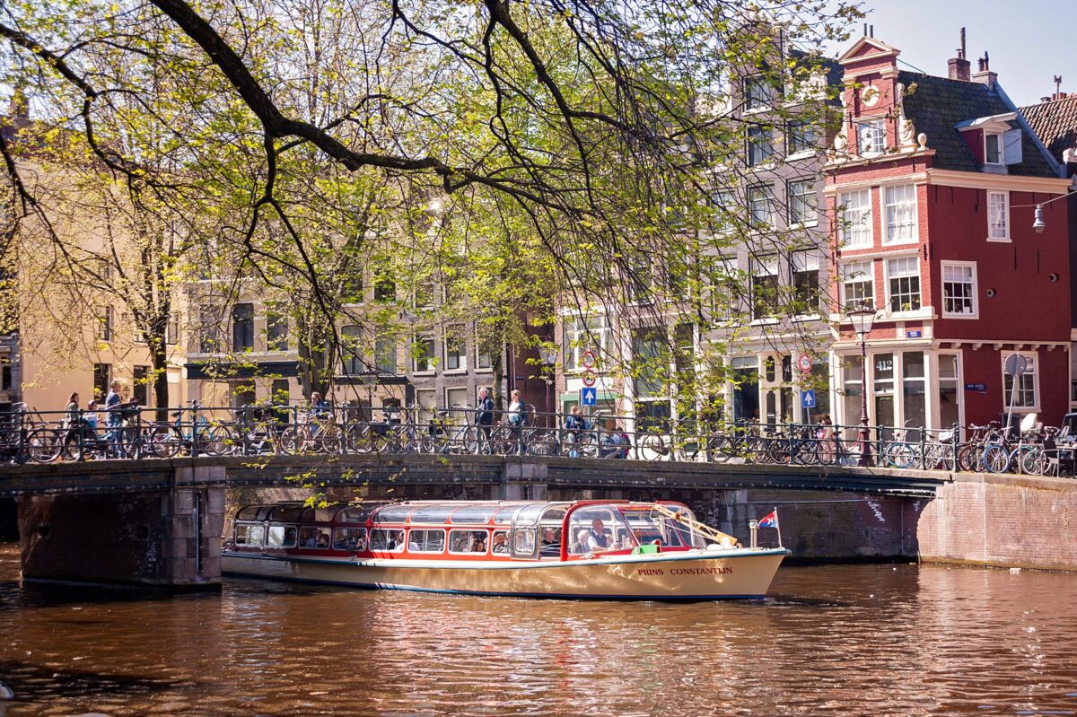amsterdam jeu narratif liens histoire tisse