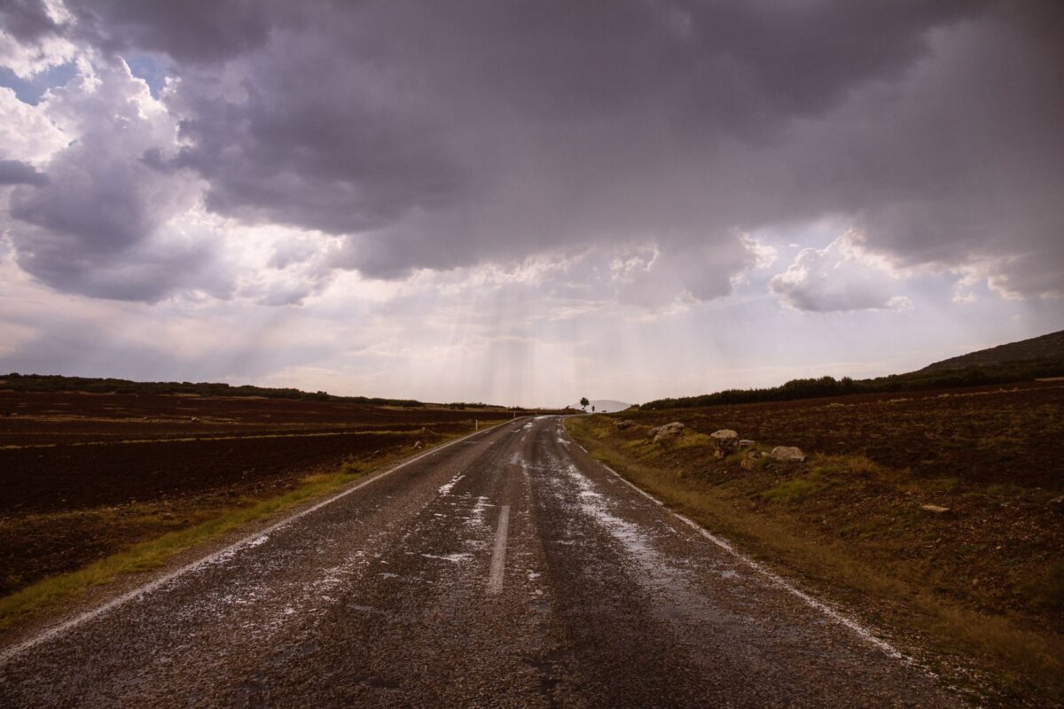 road dust sorrow se situe